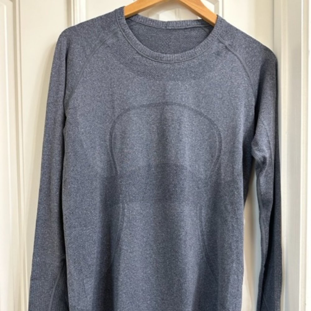 Lululemon Long Sleeve Fitted Shirt with Thumb Holes